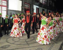 Photo Portuguese dancers, learn Portugues in the Azores
